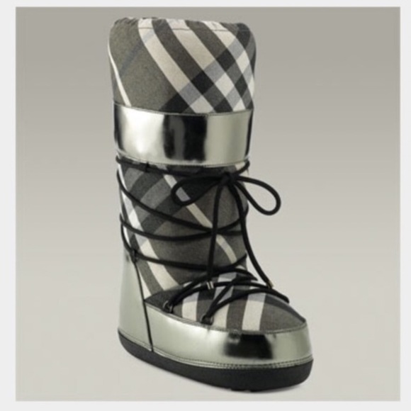 Burberry Shoes - NWOT Burberry Silver Plaid Tie Moon Snow Boots